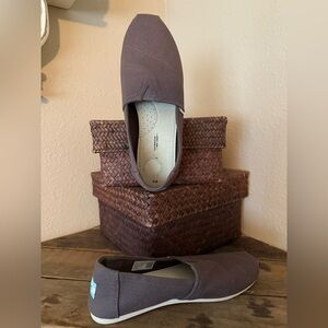 TOMS Brown Slip On Women’s Flats/Loafer Shoes 8